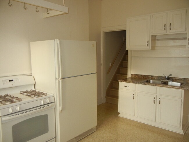 2568 N Cramer St in Milwaukee, WI - Foto de edificio - Building Photo