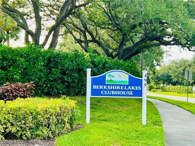 613 Squire Cir in Naples, FL - Building Photo - Building Photo