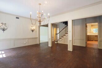 9 Pine Forest Cir in Houston, TX - Building Photo - Building Photo