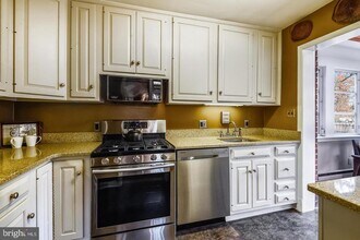 1727 Oakcrest Dr in Alexandria, VA - Building Photo - Building Photo