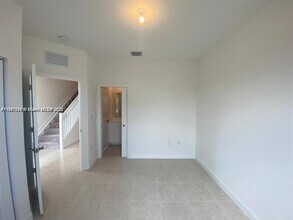 575 NE 208th Terrace in Miami, FL - Building Photo - Building Photo