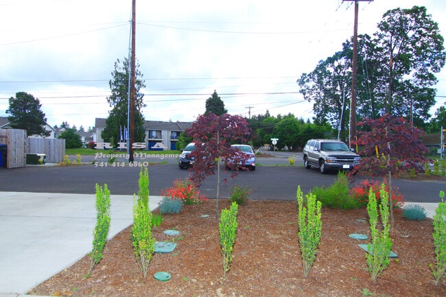 4187 Lancaster Dr NE in Salem, OR - Building Photo - Building Photo