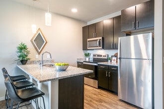 Sugar Creek Commons in Verona, WI - Foto de edificio - Interior Photo