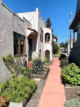 5715 Genoa St, Unit 3 in Oakland, CA - Building Photo - Building Photo