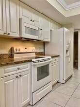 20930 SW 87th Ave in Cutler Bay, FL - Foto de edificio - Building Photo