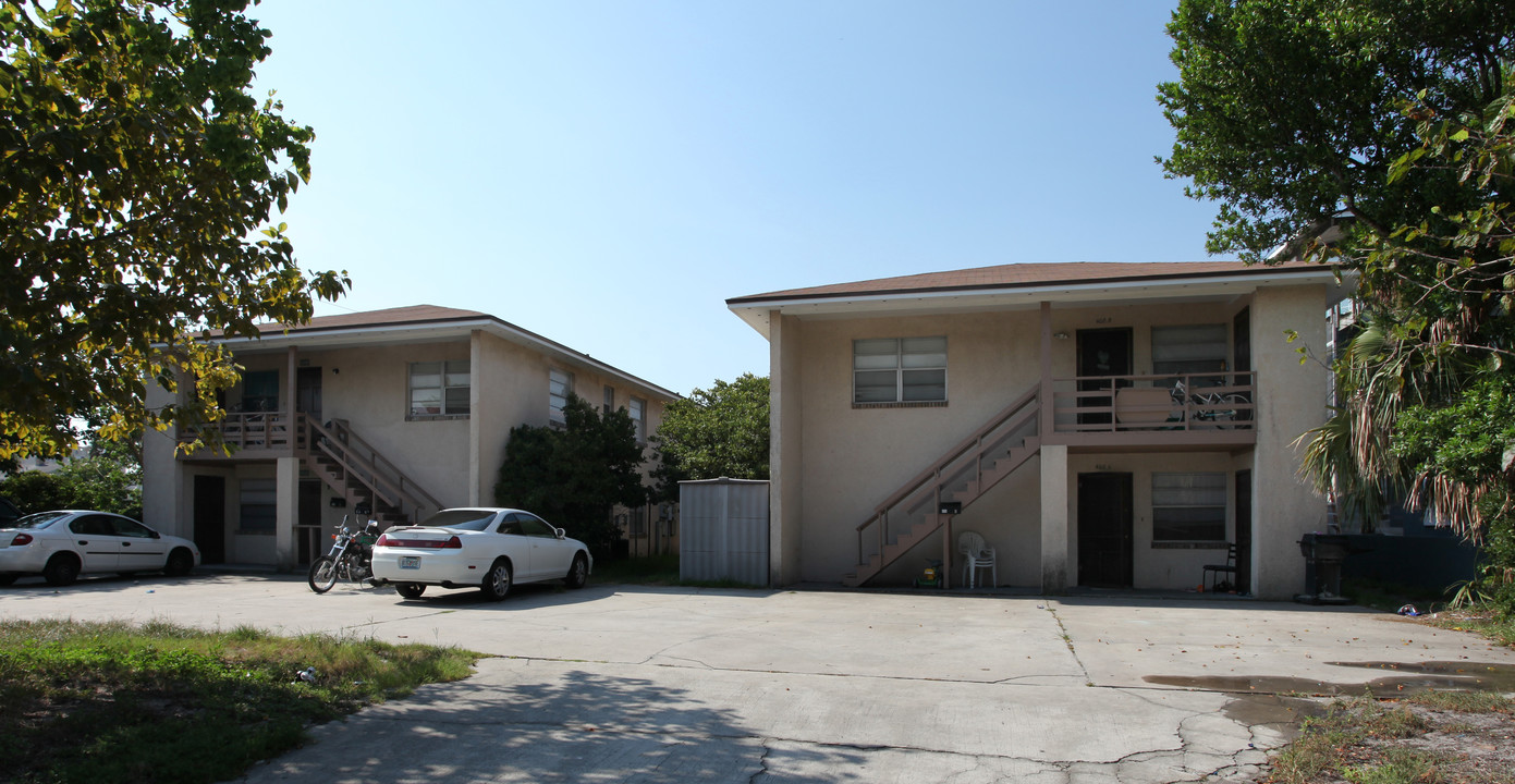 402-408 13th Ave N in Jacksonville Beach, FL - Building Photo