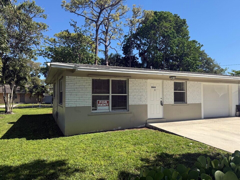 3860 Canal 9 Rd in West Palm Beach, FL - Foto de edificio