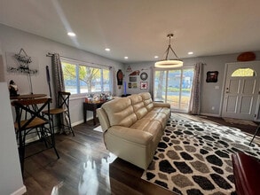 1012 Scottsdale Dr in Champaign, IL - Foto de edificio - Building Photo