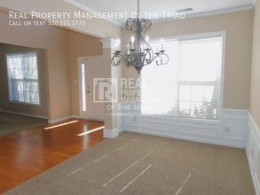 1300 Pondhaven Dr in High Point, NC - Building Photo - Building Photo