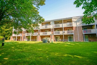 Summit Hill in Madison, WI - Foto de edificio - Building Photo