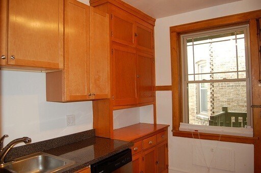 1700 W Touhy Ave in Chicago, IL - Building Photo - Building Photo