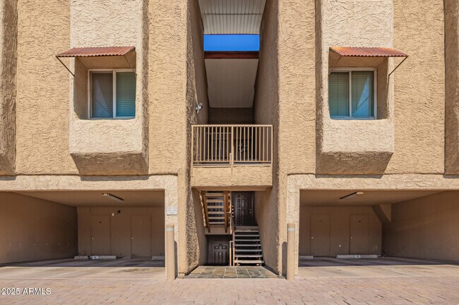 151 E Broadway Rd in Tempe, AZ - Building Photo - Building Photo