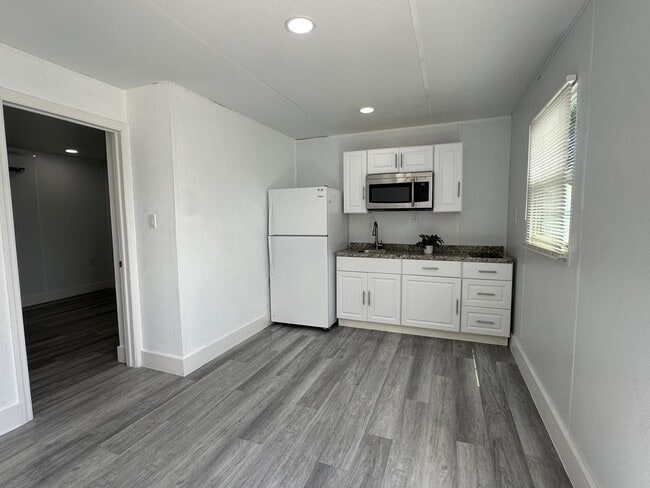 841 N 69th Ave, Unit #2