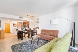 244 Biscayne Blvd, Unit 1906 in Miami, FL - Foto de edificio - Building Photo