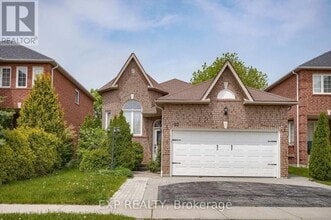 22 Parnell Crescent in Whitby, ON - Building Photo - Building Photo