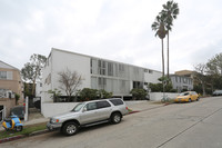 10966 Roebling Ave in Los Angeles, CA - Foto de edificio - Building Photo