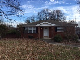 4047 Martha's Vineyard in Morristown, TN - Building Photo