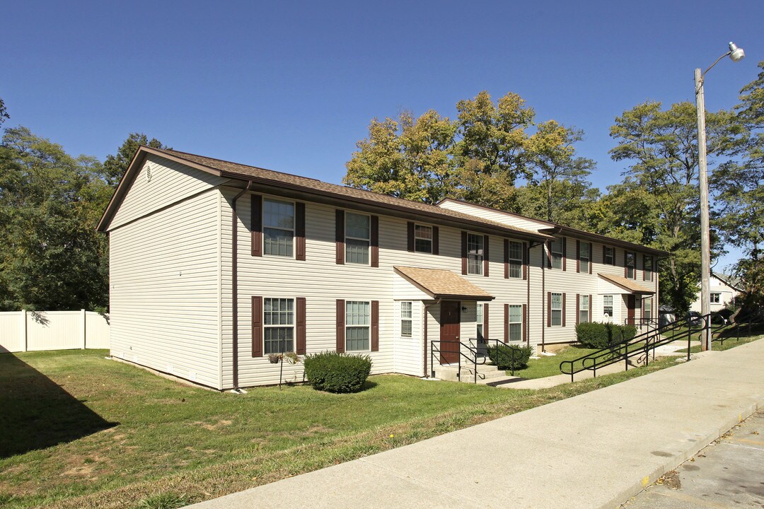 Carlinville Heights Apartments in Carlinville, IL - Building Photo