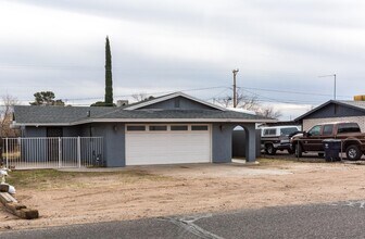 2390 Thompson Ave in Kingman, AZ - Building Photo - Building Photo