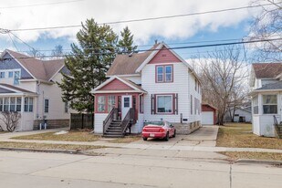 35 W 14th Ave in Oshkosh, WI - Building Photo