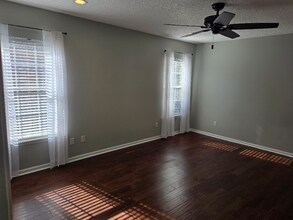 3867 Chapelgate Rd in Jacksonville, FL - Foto de edificio - Building Photo