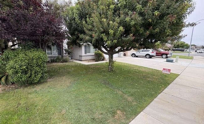 13306 Cheyenne Mountain Dr in Bakersfield, CA - Building Photo - Building Photo