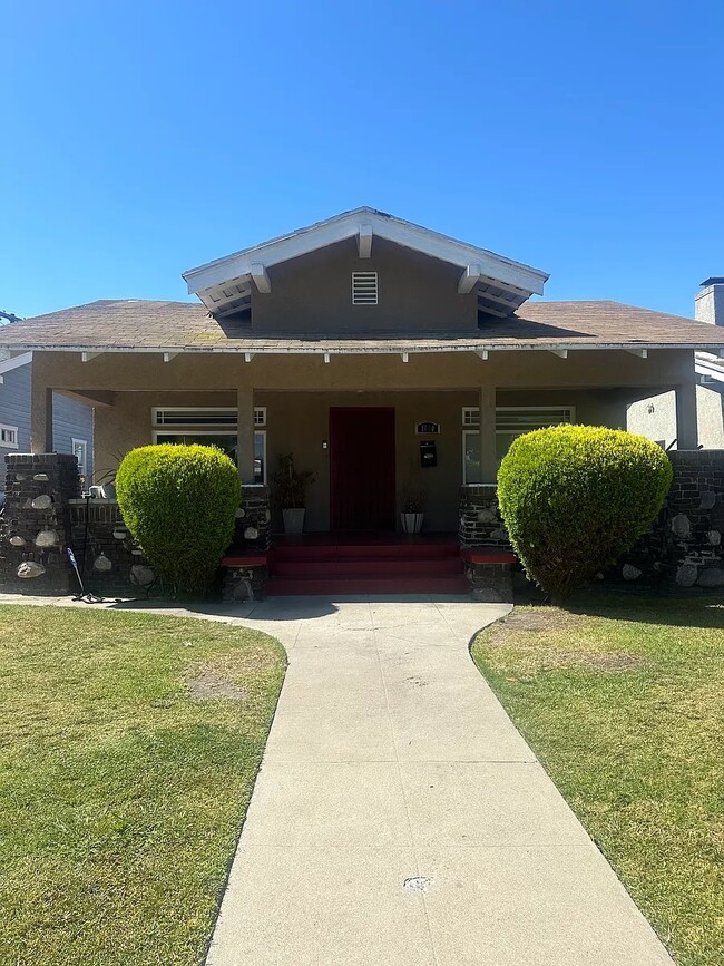 property at 1840 Middleton Pl