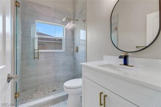 270 Madison Dr in Naples, FL - Building Photo - Building Photo