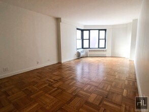 Fourth Avenue, Unit 3E in New York, NY - Building Photo - Building Photo
