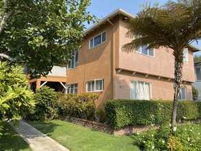 4517 Hazeltine Ave in Sherman Oaks, CA - Building Photo - Primary Photo