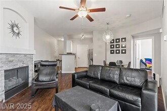 7143 S Durango Dr in Las Vegas, NV - Building Photo - Building Photo