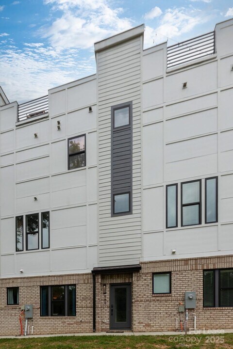 509 Strong Ave in Charlotte, NC - Building Photo
