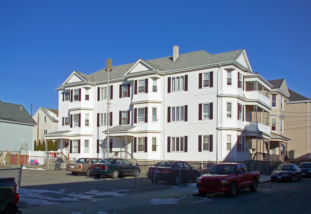 308 Davis St in Fall River, MA - Foto de edificio