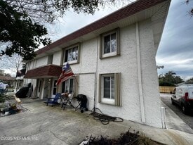402 8th St S in Jacksonville Beach, FL - Building Photo