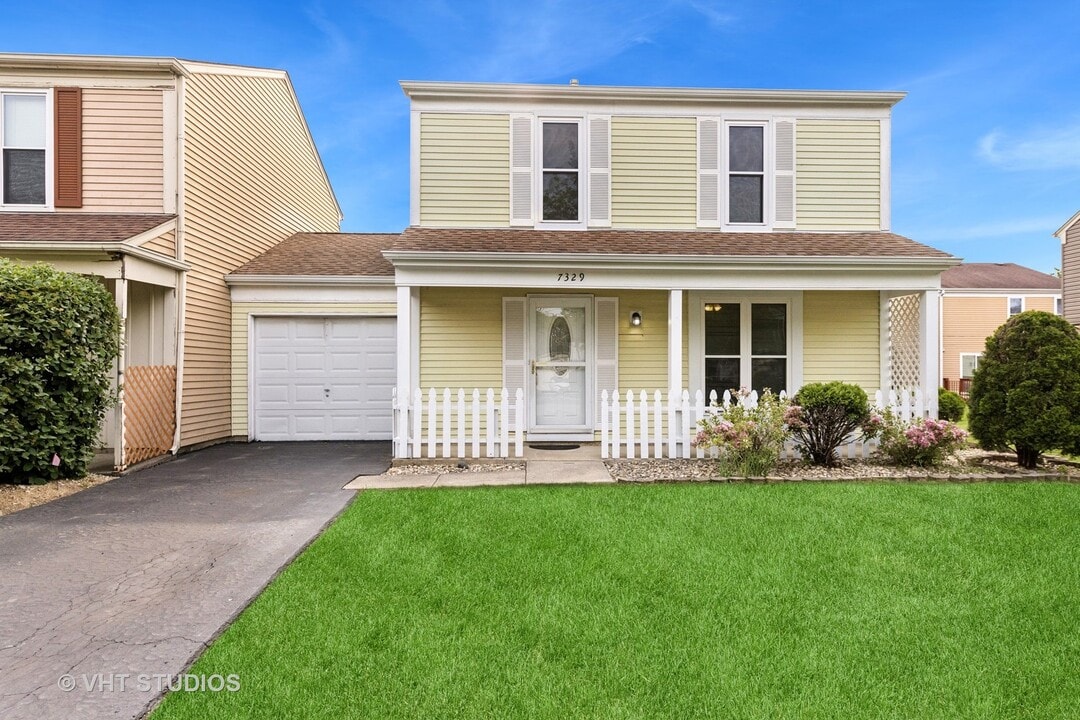 7329 Hartford Rd in Downers Grove, IL - Building Photo