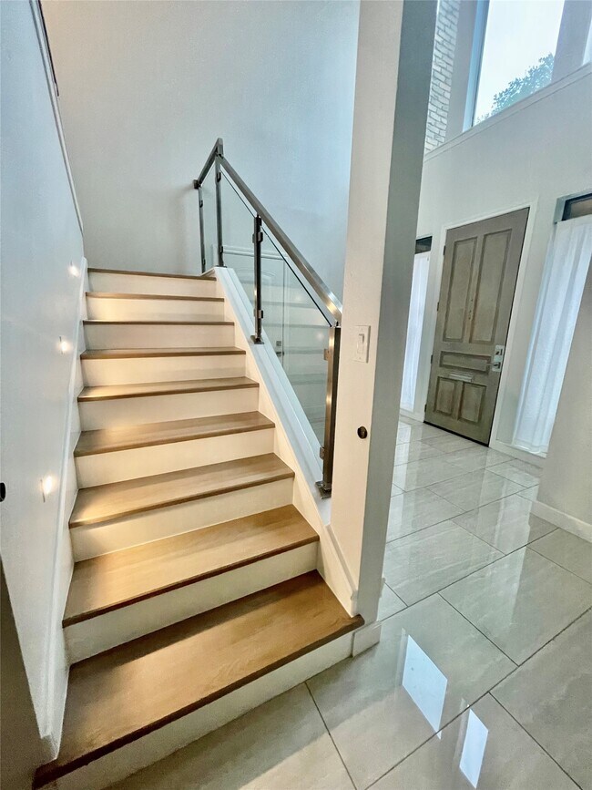 6000 Sugar Hill Dr in Houston, TX - Building Photo - Building Photo