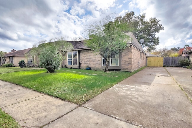 19519 Woodglen Dr in Katy, TX - Building Photo - Building Photo