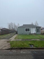 1719 G St in Springfield, OR - Building Photo
