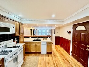 381 Hanover St, Unit 2 in Boston, MA - Building Photo - Building Photo