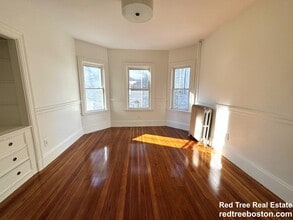 11 E Milton Rd, Unit 2 in Brookline, MA - Building Photo - Building Photo
