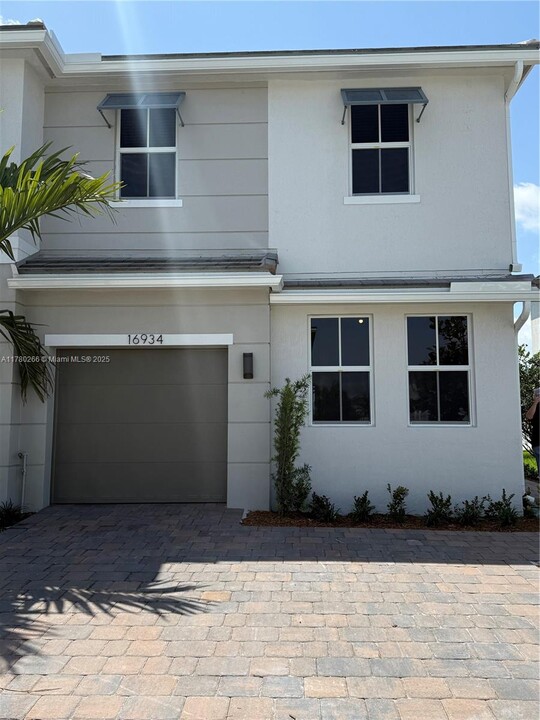 16934 SW 2nd Ct in Pembroke Pines, FL - Building Photo
