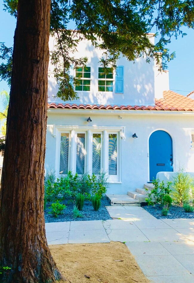 property at 619 N Windsor Blvd