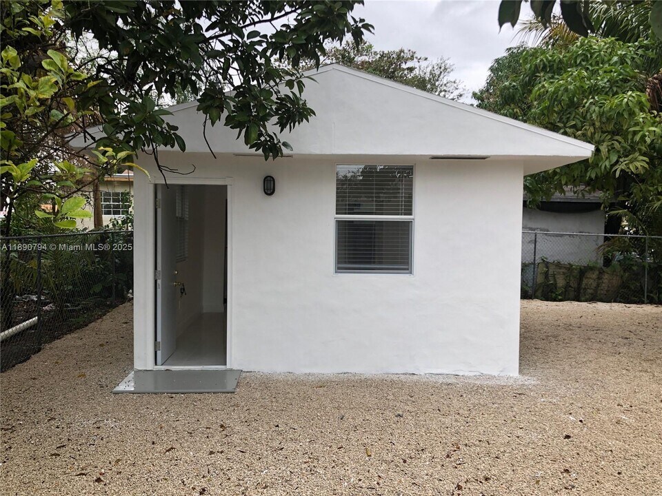179 NW 69th St in Miami, FL - Building Photo