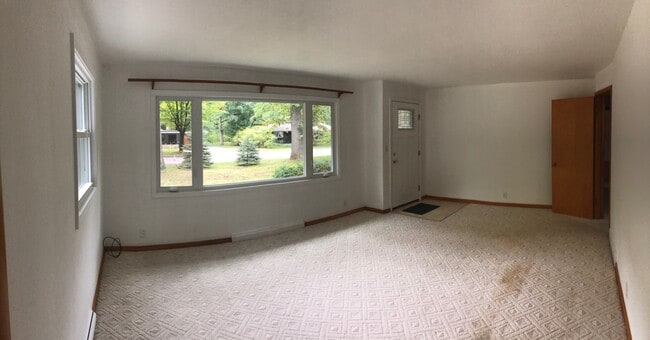 536 Woodland Dr in Traverse City, MI - Building Photo - Building Photo