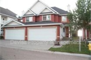 2510 Rabbit Hill Rd NW in Edmonton, AB - Building Photo