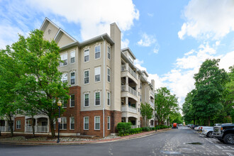 5120 Donovan Dr in Alexandria, VA - Building Photo - Building Photo