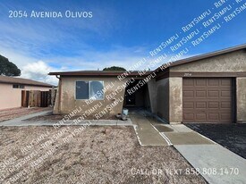 2054 Avenida Olivos in Hemet, CA - Building Photo