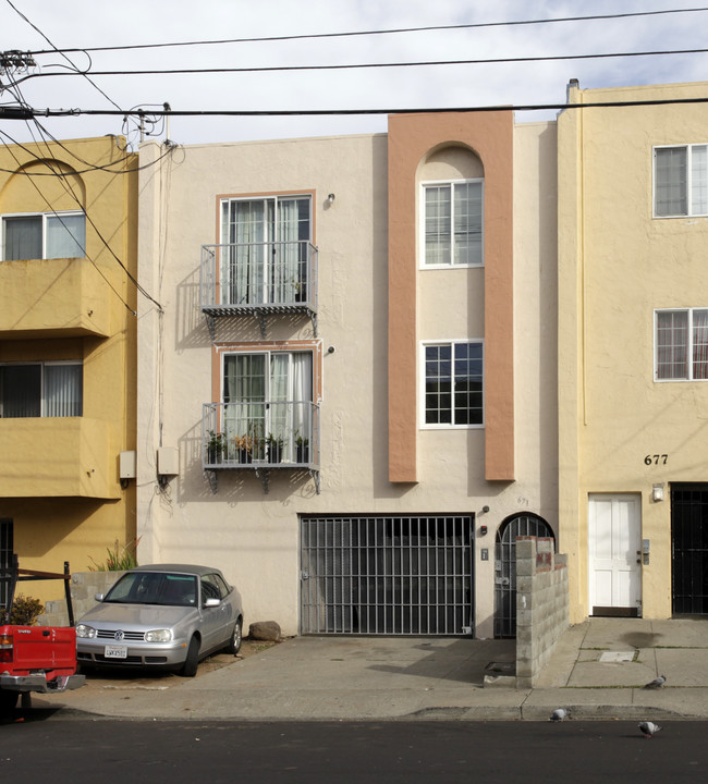 671 Villa St in Daly City, CA - Foto de edificio