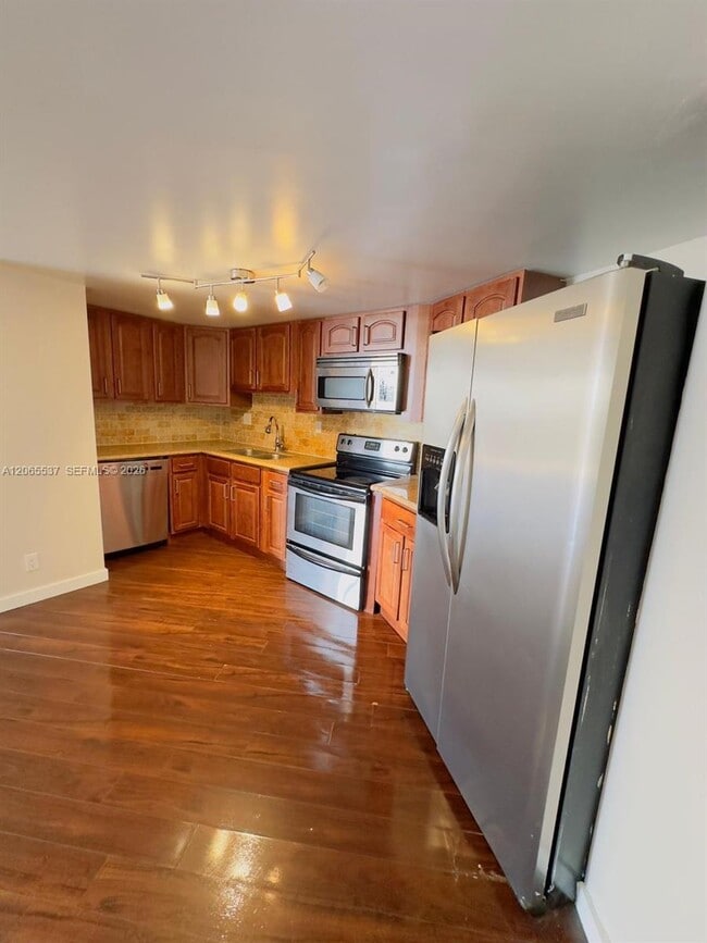 property at 800 Parkview Dr