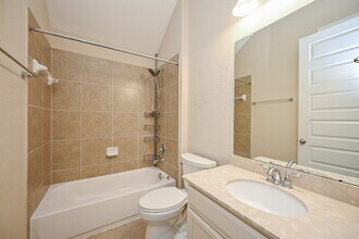 5823 Hillside River Ln in Richmond, TX - Building Photo - Building Photo